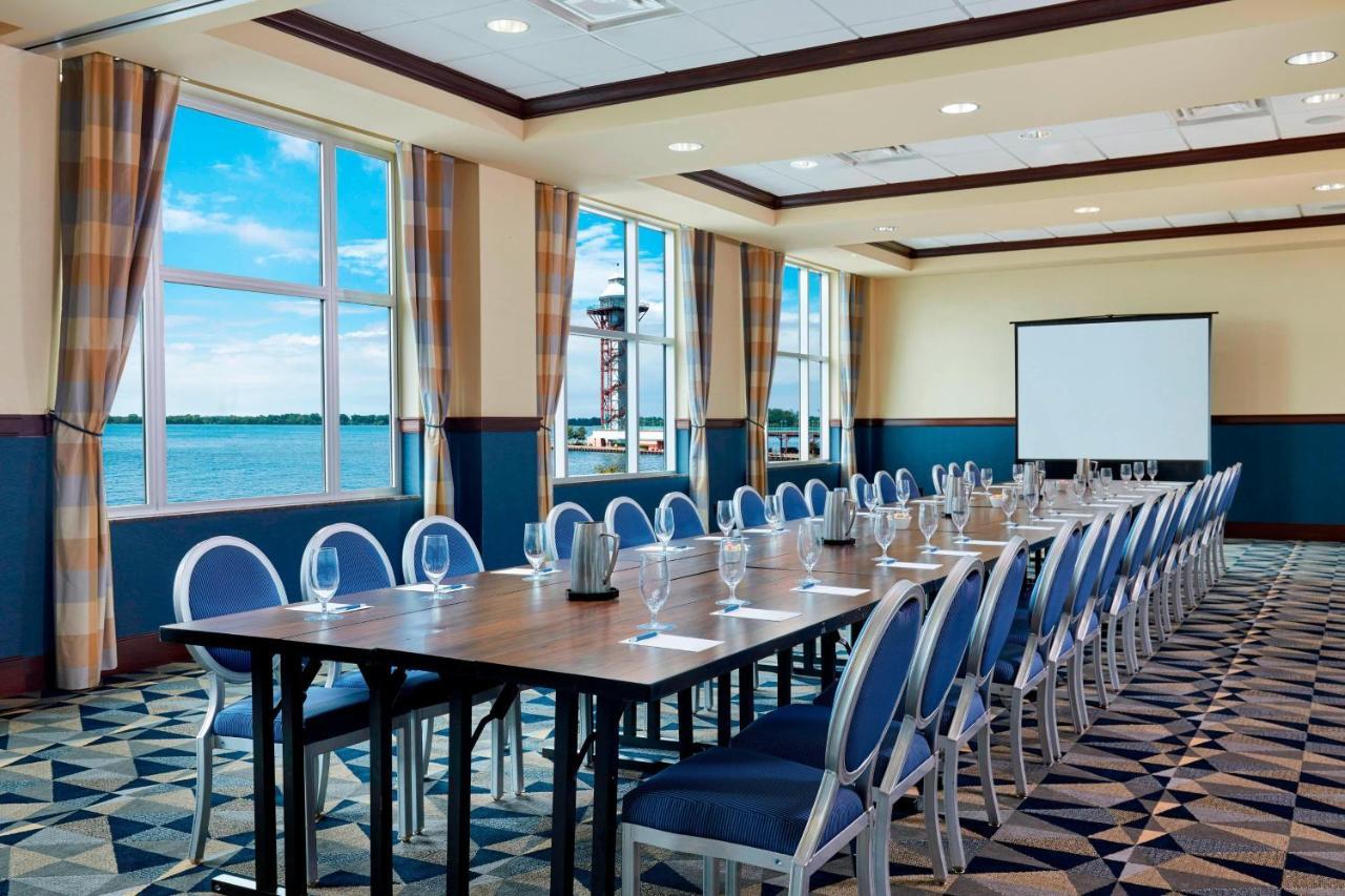 Sheraton Bayfront Hotel 4*