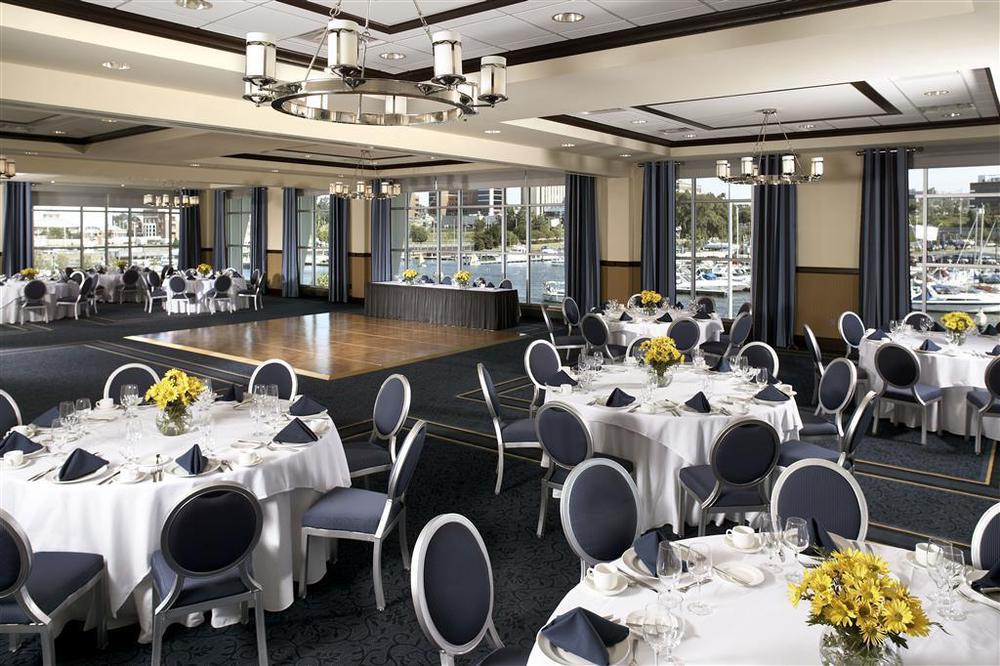 Sheraton Bayfront Hotel 4*
