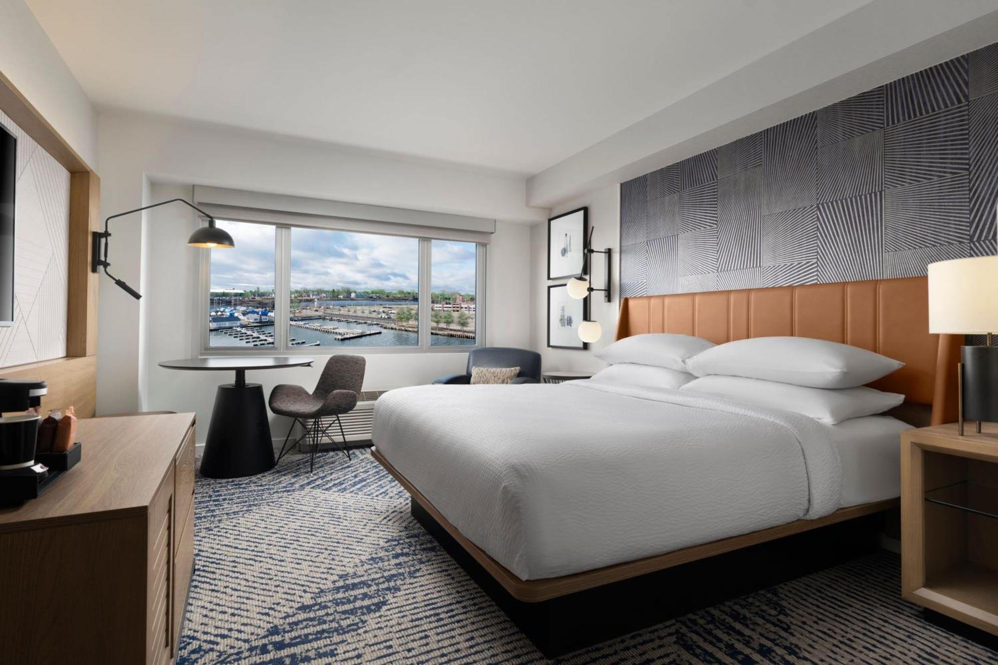 Sheraton Bayfront 4*