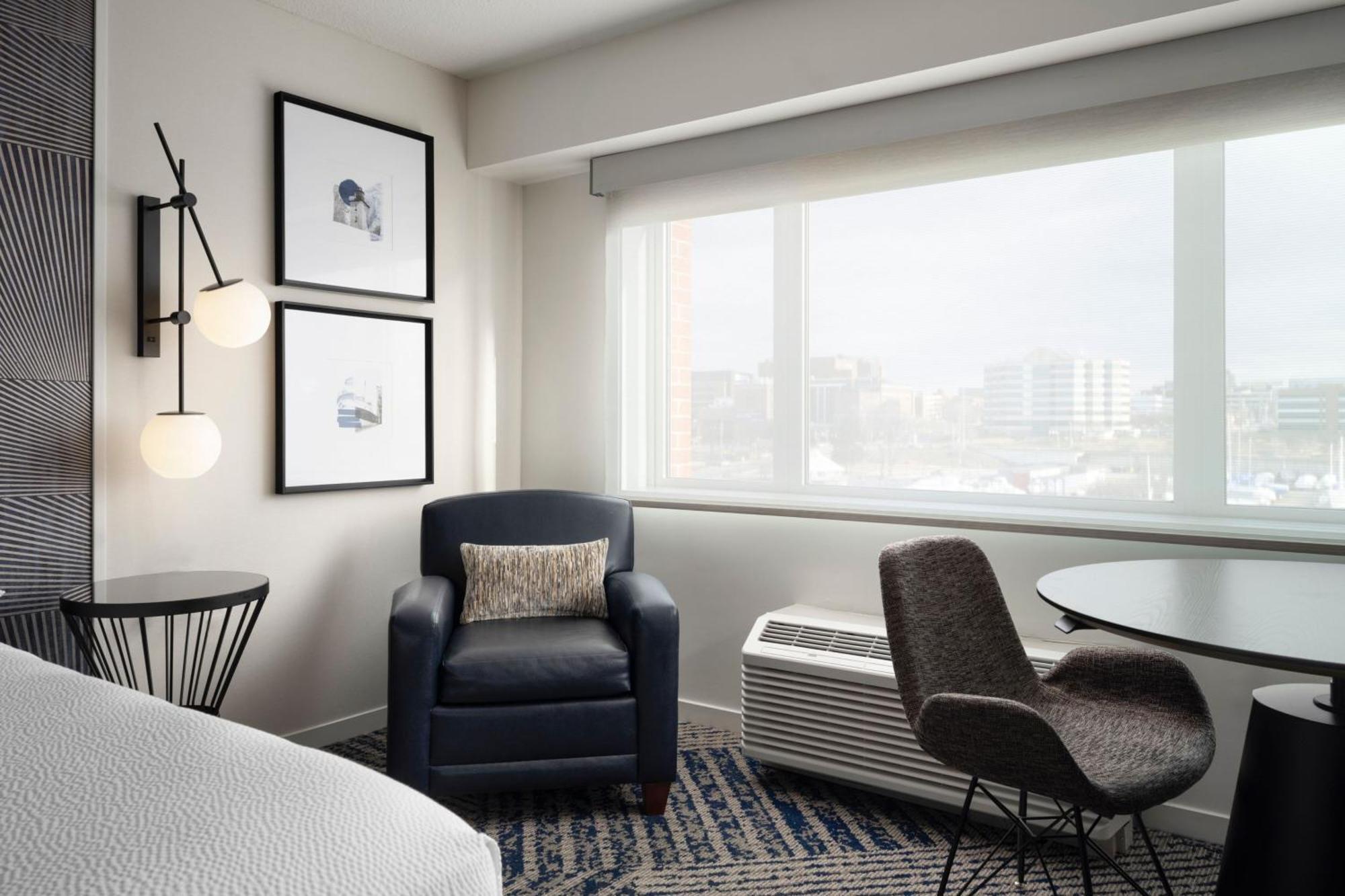 Sheraton Bayfront Hotel 4*