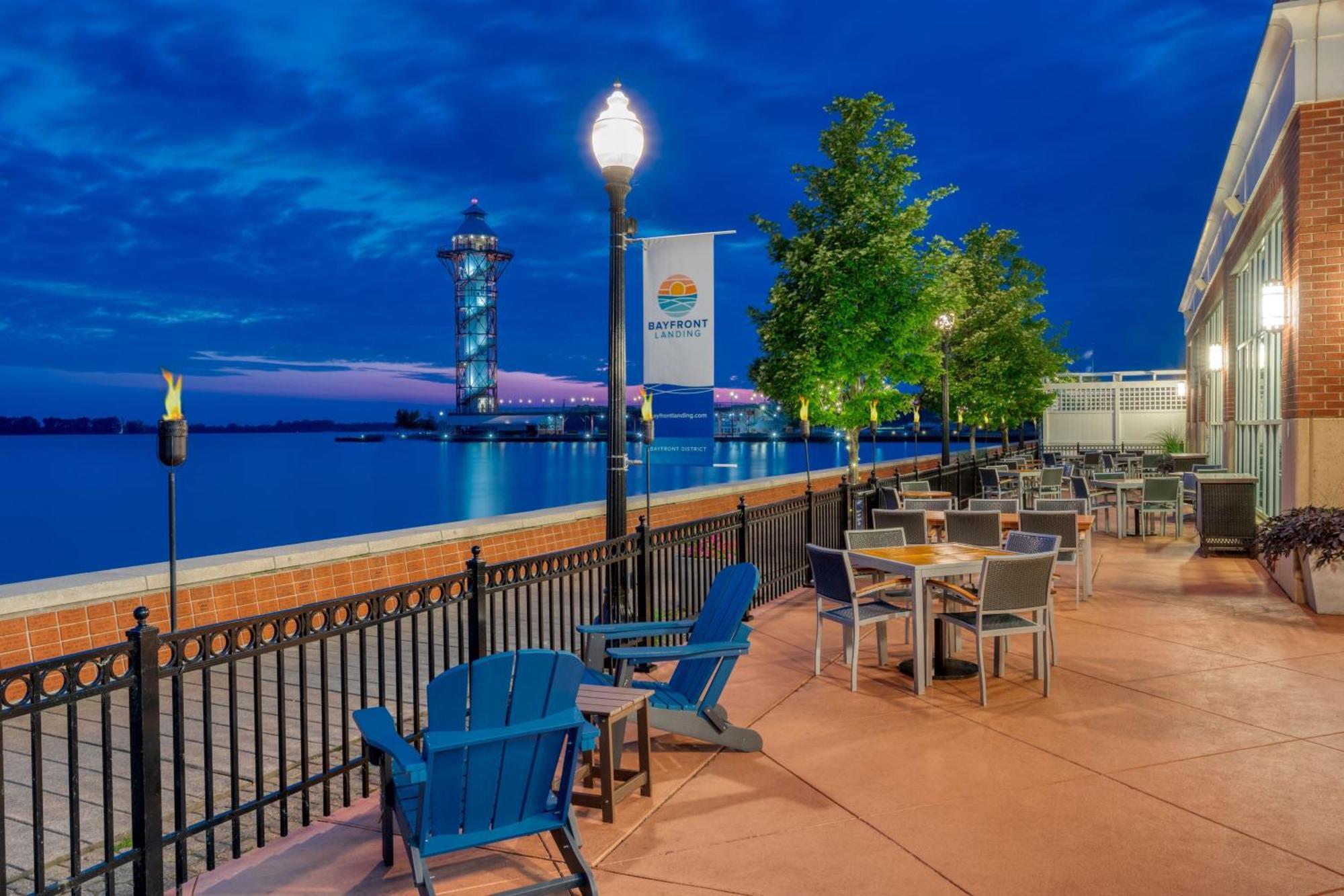 Sheraton Bayfront Hotel 4*