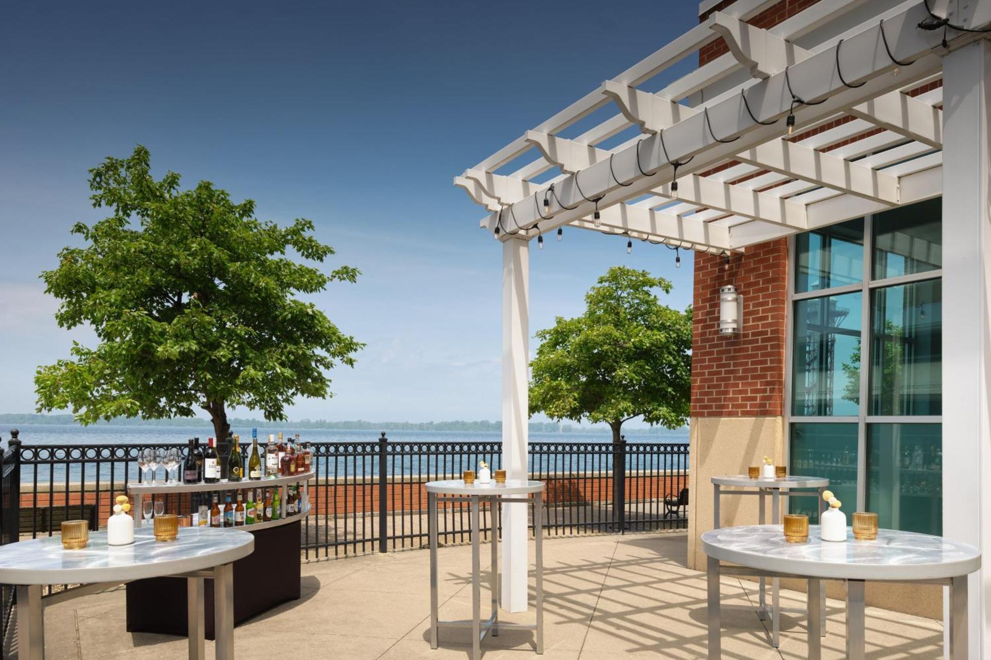 Hotel Sheraton Bayfront 4*